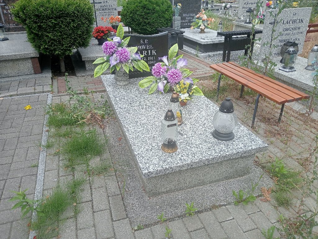 Grób Paweł Carik