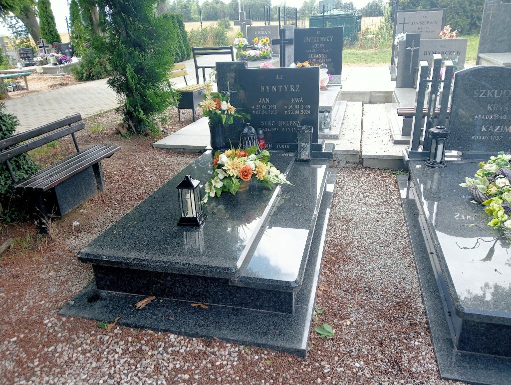 Grób Ewa Syntyrz