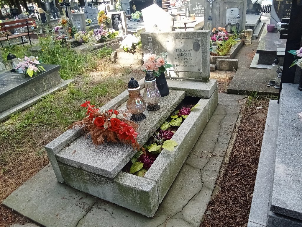 Grób Adam Dargiel